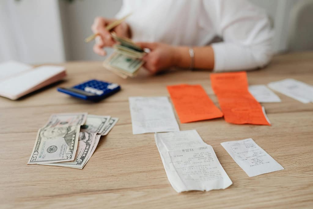 Best ways to reduce monthly household expenses